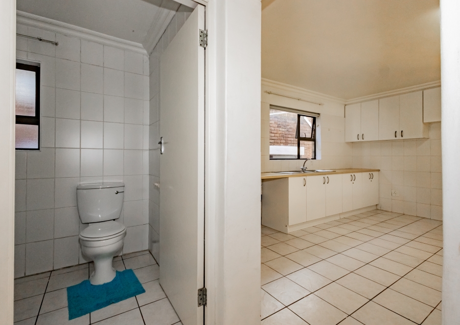 To Let 1 Bedroom Property for Rent in Loevenstein Western Cape